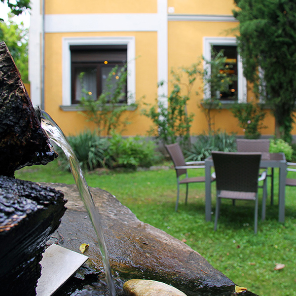 Brunnen im Garten des Gasthof Weisz